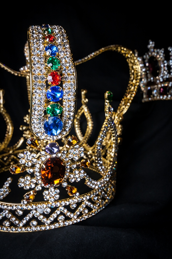 Gold Crown with set Stones